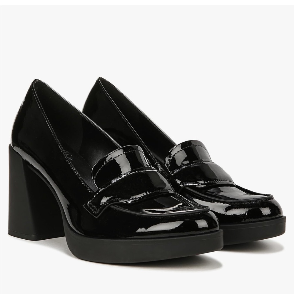 NIB Naturalizer Amble Black Patent heeled
Loafers sz 7.5